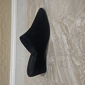 Natori Tonic suede wedge